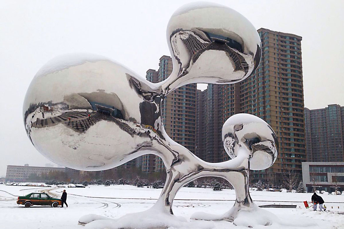 冬天失重不銹鋼水滴雕塑雪景